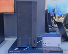 Az ExpertCenter P700 sorozat jelenleg két modellel rendelkezik. A képen a P700 Mini Tower. (Kép forrása: Notebookcheck)