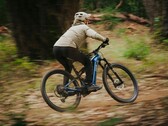 Az Aventon Current ADV eMTB nagy, 800 Wh kapacitású akkumulátorral büszkélkedhet