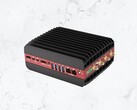 A SolidRun Bedrock RAI300 mini PC a 12 magos AMD Ryzen AI 9 HX 370 APU-val és akár 128 GB memóriával rendelkezik. (Kép forrása: Bedrock)