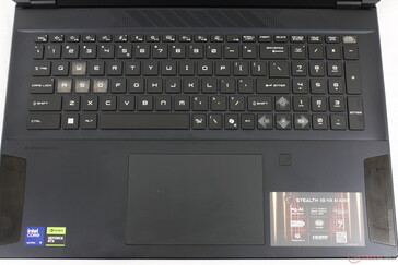 Tágas, teljes méretű billentyűzet játékhoz és tartalomkészítéshez egyaránt