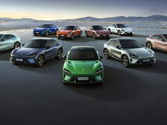 A Xiaomi YU7 elektromos SUV család minden felszereltségben és színben. (Kép forrása: Xiaomi)