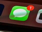 Az Apple Messages alkalmazása (a képen látható ikon) egy új kapcsolóval bővült, amellyel el lehet rejteni a szövegmezőben található diktálás gombot.