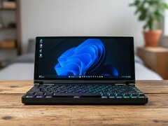 A Keebmon Kickstarter-koncepciója egy Ryzen AI 9 HX 370 PC-t, egy 13 hüvelykes ultraszéles érintőképernyőt és egy mechanikus billentyűzetet egyesít egy összecsukható eszközben