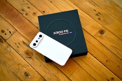 A Vivo X300 FE kiváló teljesítményt és remek kameraminőséget kínál 1 000 eurónál jóval alacsonyabb áron.