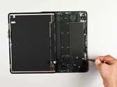 Az iPad Pro könnyen javítható, de a képernyő eltávolítása minden, csak nem egyszerű (Kép forrása: iFixit)