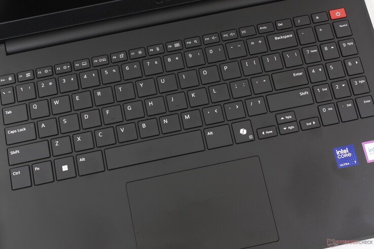 A kattintópad mérete tisztességes (11,5 x 7,4 cm), de puha és halk visszajelzéssel rendelkezik, amikor megnyomja