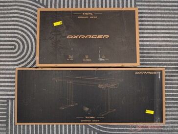 A DXRACER Tidal szállításához használt három doboz közül kettő.