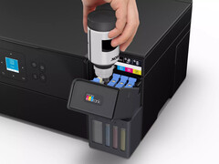 Az Epson új EcoTank nyomtatói (a képen az ET-2950) újratölthető patronokkal rendelkeznek. (Kép forrása: Epson)