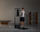 Egy személy a Gym Monster-en edz