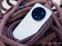 A Magic 8 Pro ára Malajziában 1113 dollár körül kezdődik. A képen a telefon hátlapja. (Kép forrása: Notebookcheck)