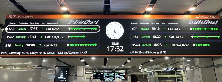 Tajvanon már évek óta használnak nagy LED-kijelzőket. Itt könnyen látható, mennyire változatos a vonatközlekedés