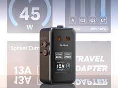 A Tessan Aero 70 Smart Travel Adapter többképernyős LCD-kijelzőjén megjeleníti a töltési és energiaellátási információkat.