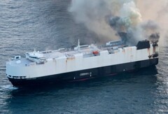 A Morning Midas teherhajó kigyulladt 482,8 kilométerre délre az alaszkai Adaktól (Kép forrása: U.S. Coast Guard)