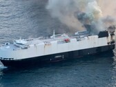 A Morning Midas teherhajó kigyulladt 482,8 kilométerre délre az alaszkai Adaktól (Kép forrása: U.S. Coast Guard)
