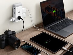 A Govee új Smart Plug Outlet Extender (a képen) beépített éjszakai fénnyel rendelkezik. (Kép forrása: Govee)
