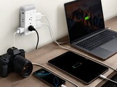 A Govee új Smart Plug Outlet Extender (a képen) beépített éjszakai fénnyel rendelkezik. (Kép forrása: Govee)