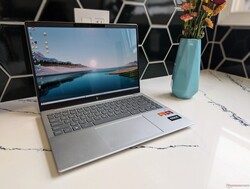 A HP Pavilion Plus 14 szilárd laptop médiafogyasztáshoz