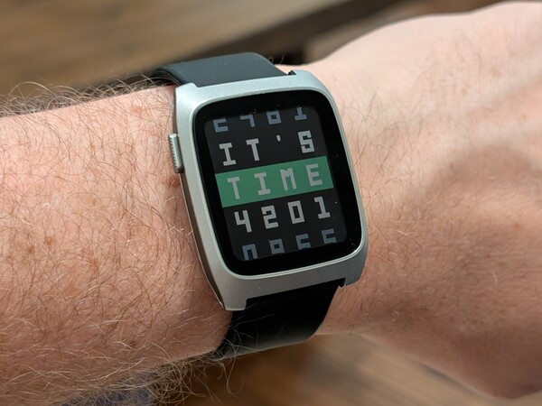 A Pebble Time 2* műszaki mintája. (Kép forrása: Eric Migicovsky/Core Devices).