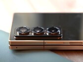 Egy kiszivárogtató új nyomokat szolgáltat a Galaxy Z Fold7 és a Galaxy Z Flip7 tulajdonságairól. Ez a fotó a Samsung jelenlegi különleges kiadását mutatja. (Kép forrása: Ben's Gadget Reviews)