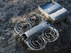 A DJI Neo 2 a töltőközpontjával és két 11,6 Wh-s akkumulátorral (7,16 V/1 606 mAh). (Kép forrása: via Igor Bogdanov)