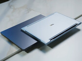 A Dell XPS 13 ára diákok számára 599,99 dollártól kezdődik. A képen: a laptop két színváltozata.