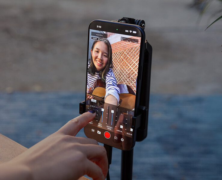 A Roland Go:Mixer Studio a Go:Mixer Cam alkalmazással együtt használható a Apple iPhone-on többcsatornás hangsávokkal ellátott videók rögzítésére. (Kép forrása: Roland)