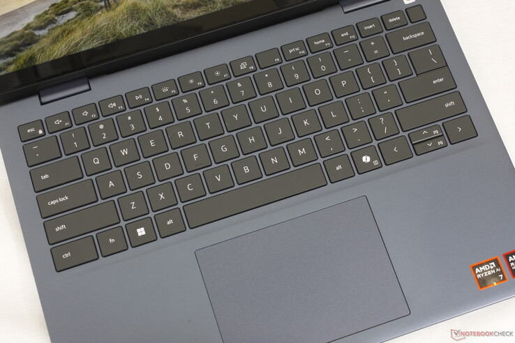 11.5 x 8 cm-es clickpad. A névváltoztatás ellenére a gépelési élmény lényegében ugyanaz, mint az előző generációs Inspiron modelleknél
