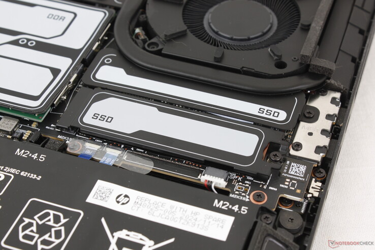 Két M.2 2280 NVMe SSD-hely egy PCIe5 meghajtó támogatásával