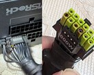 A képen látható, megégett ASRock TempGuard tápcsatlakozó, amelynek tápegység-kábeljei megsérültek