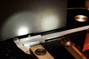 Az Arkpro Ultra fókuszfénye az Arkfeld Pro általános fénysugarához képest. (Kép forrása: Andreas Sebayang/Notebookcheck.com)