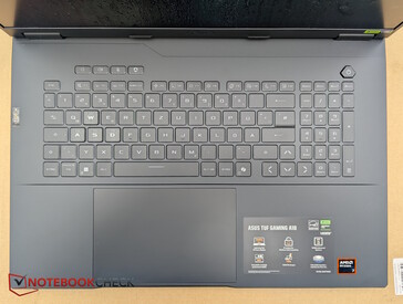 Billentyűzet és érintőpad