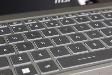 A billentyűk visszajelzései könnyebbnek és sekélyebbnek tűnnek, mint amilyennek egy professzionális laptop esetében szeretnénk
