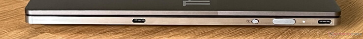 Rendben: USB-C 4.0 Thunderbolt 4 (40 Gbit/s, DisplayPort ALT mód 1.4, Power Delivery 3.0), eShutter webkamera, bekapcsológomb, USB-C 4.0 Thunderbolt 4 (40 Gbit/s, DisplayPort ALT mód 1.4, Power Delivery 3.0)