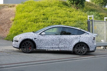 2026 Tesla Model Y Performance oldalnézet