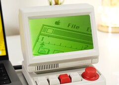 A Wokyis dokkolóállomás emellett kijelzővel is ellátja az Apple Mac mini-t.