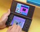 Az Anbernic RG DS-en fut a Kirby: Canvas Curse. (Kép forrása: Anbernic - szerkesztve)