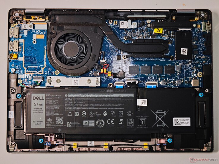 Összehasonlításképpen: 14 hüvelykes Dell Latitude 7450 2-in-1