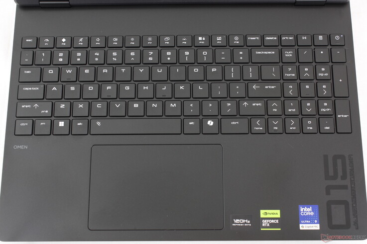 A négyzónás RGB-háttérvilágítás alapfelszereltség