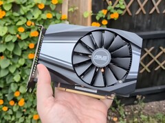 ASUS GTX 1650 Super grafikus kártya, amelyet a Battlefield 6 benchmark tesztekben használtak (Kép forrása: RandomGaminginHD via YouTube))