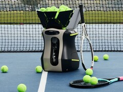 A Pongbot Aura képes a játékosok edzésére és a tenisz-, padel- és pickleball-meccsek bíráskodására.