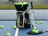 A Pongbot Aura képes a játékosok edzésére és a tenisz-, padel- és pickleball-meccsek bíráskodására.
