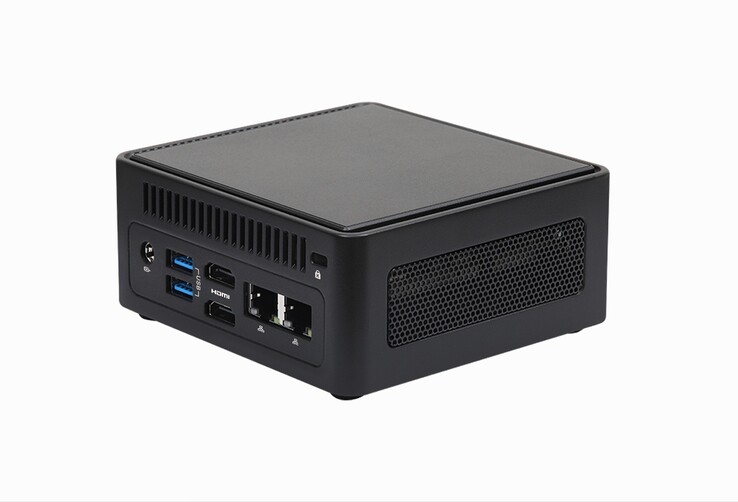 A hátsó I/O-csatlakozók között két 2,5 GbE, két HDMI és két USB-A port található.