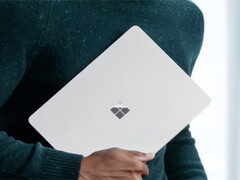 A Surface Laptop 13-inch a Microsoft által jelenleg forgalmazott legkisebb laptop.