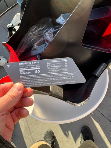Tesla Supercharged Gummies tápérték-információ. (Kép forrása: The Kilowatts)