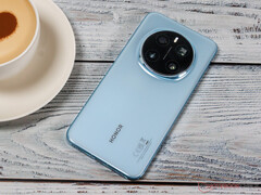 Nem Honor Magic7 sorozatú okostelefon 6,7 hüvelyk alá csökkent a kijelző mérete, a képen a Magic7 Pro. (Kép forrása: Notebookcheck)