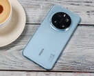Nem Honor Magic7 sorozatú okostelefon 6,7 hüvelyk alá csökkent a kijelző mérete, a képen a Magic7 Pro. (Kép forrása: Notebookcheck)