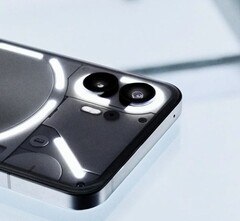 A Nothing Phone (3) a pletykák szerint elhagyja a cég által kifejlesztett Glyph interfészt. A képen - Nothing Phone (2) (Kép forrása: Nothing)