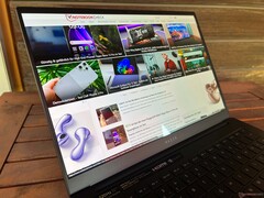 A Razer Blade 14 jelentősen gyorsabb grafikus teljesítményt kínál, mint a Dell 14 Premium ugyanazért a 2000 dolláros árért (Kép forrása: Notebookcheck)