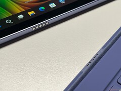 Alul: Pogo csapok a billentyűzetfedélhez