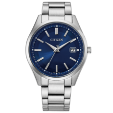 Citizen CB0300-53L rádióvezérelt Eco-Drive karóra, napraforgó mintázatú kék számlappal, rozsdamentes acél karkötővel, pálcika alakú óramutatókkal és dátumkijelzővel.